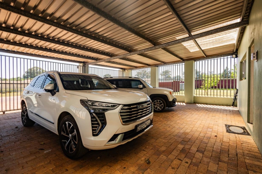 8 Bedroom Property for Sale in Joostenbergvlakte Western Cape